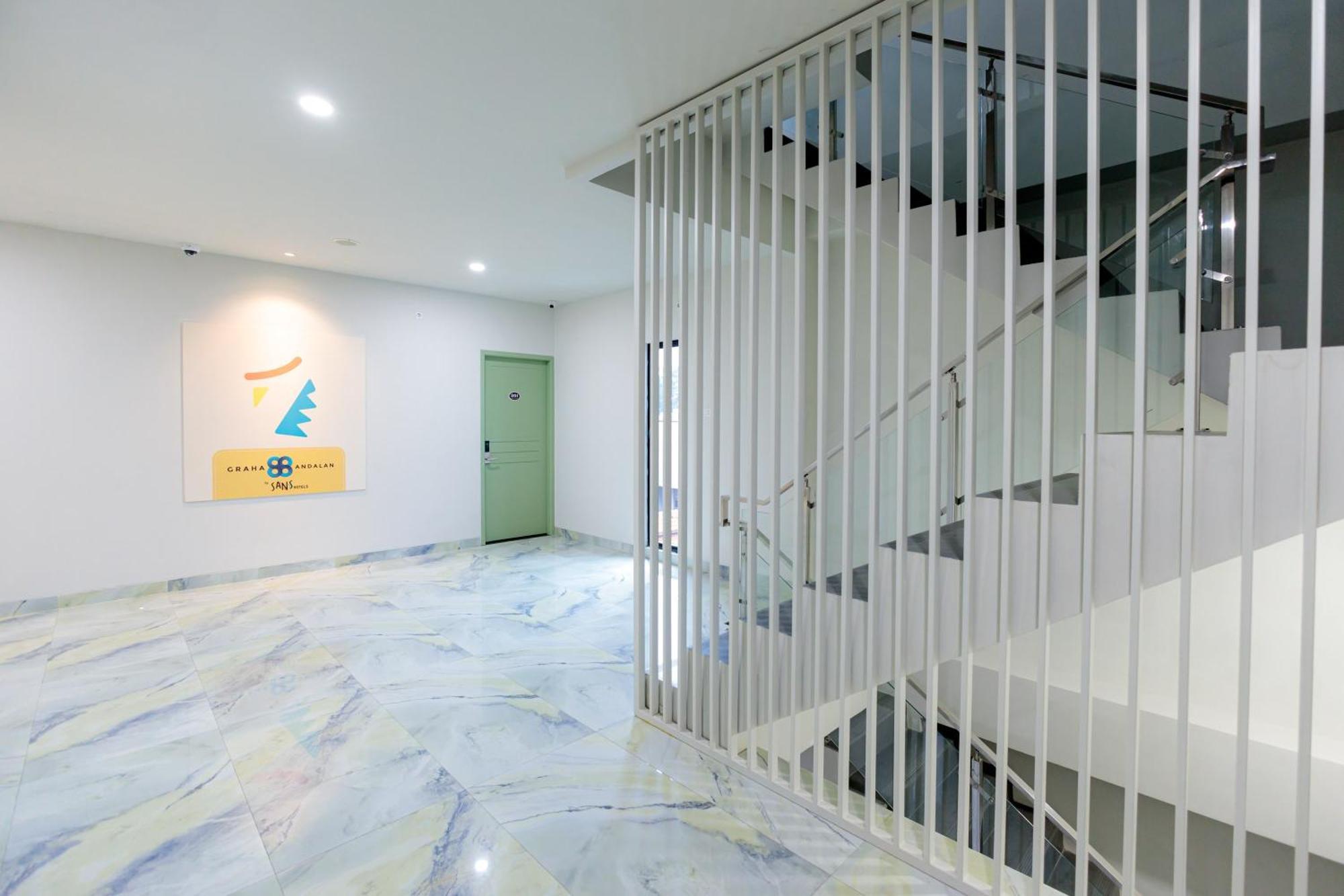 Sans Hotel 88 Andalan Surabaya By Reddoorz Exteriér fotografie